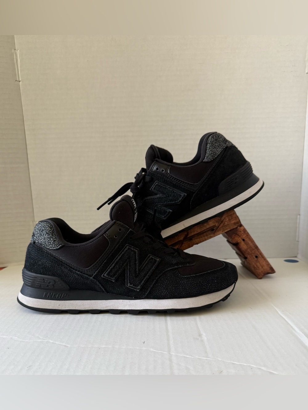 New Balance 574 Classic WL574UJC Sneakers Black Women’s Size 9 Needs Insoles